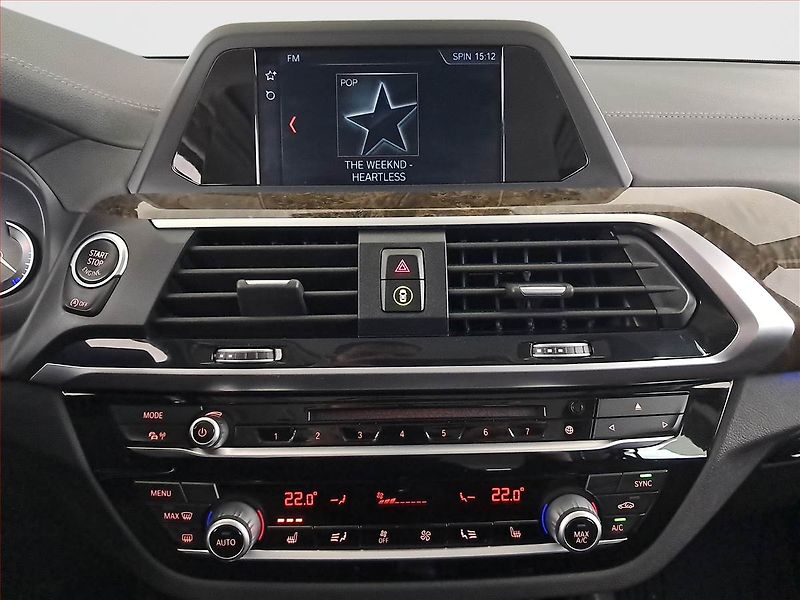 BMW X3 (2018) Luxury line xDrive20d - fotka 12 z 18