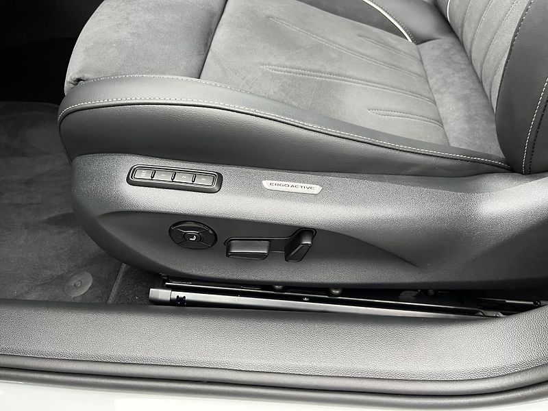 Volkswagen Passat Business 2,0 TDI DSG - fotka 19 z 23