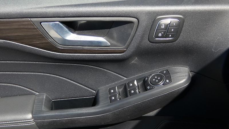 Ford Kuga 2.0 EcoBlue AWD Vignale X 8st. - fotka 9 z 25