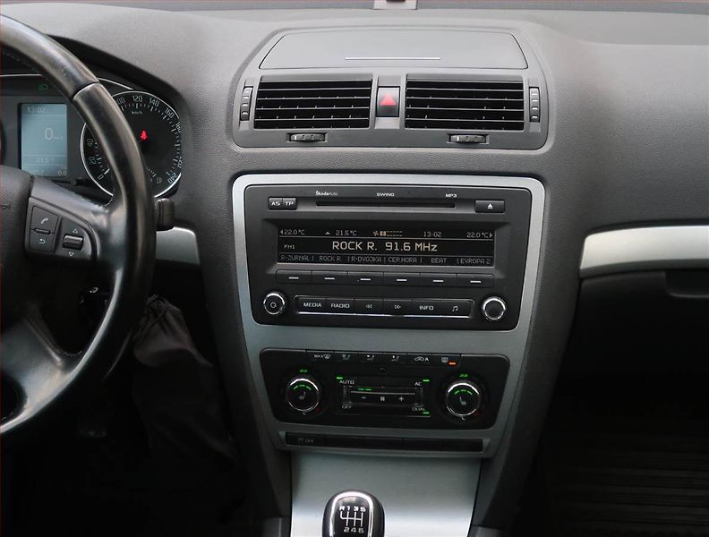 Škoda Octavia (2013) Scout 2.0 TDI, 4X4, Xenony - fotka 12 z 22