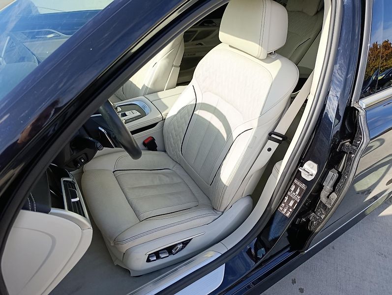 BMW Řada 7 750Li xDRIVE ČR 1.MAJ DPH - fotka 14 z 47