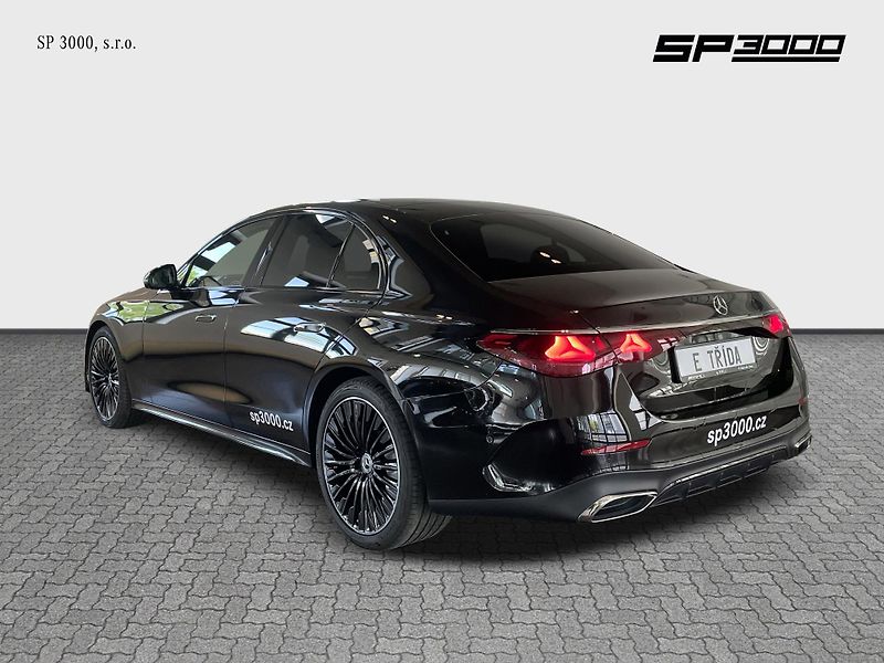 Mercedes-Benz Třídy E 220d 4Matic AMG - fotka 3 z 28