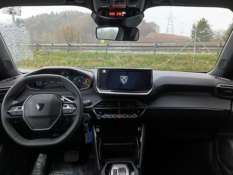 Peugeot 2008 (2026) BUSINESS Hybrid 110 e-DCS6 - fotka 9 z 16