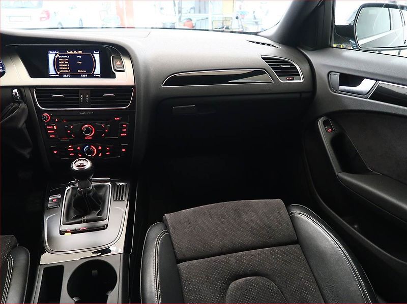 Audi A4 (2011) 1.8 TFSI, Serv.kniha, Xenony - fotka 8 z 17