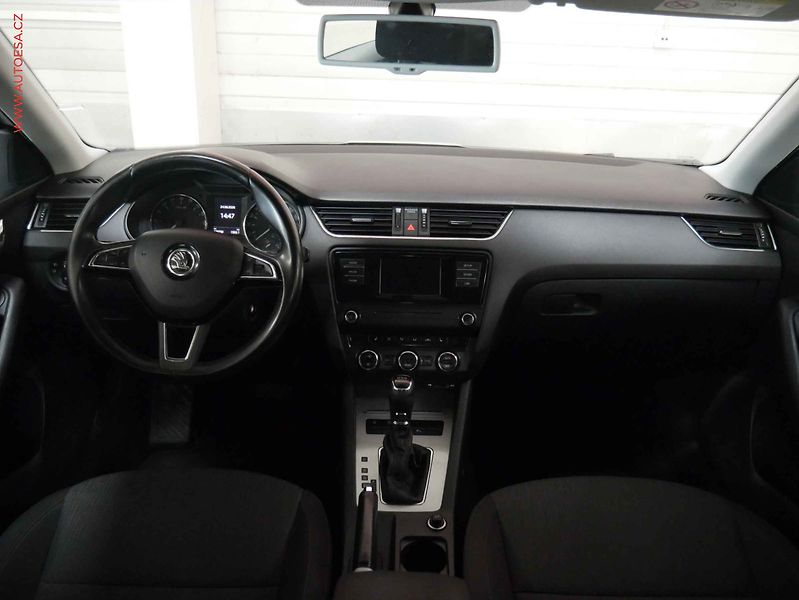 Škoda Octavia (2015) 2.0 TDi, ČR, DSG, AC, park - fotka 8 z 20