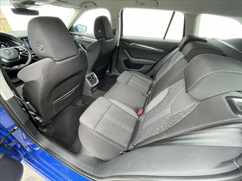 Škoda Octavia 2,0 TDI DSG Combi Style Plus - fotka 16 z 22