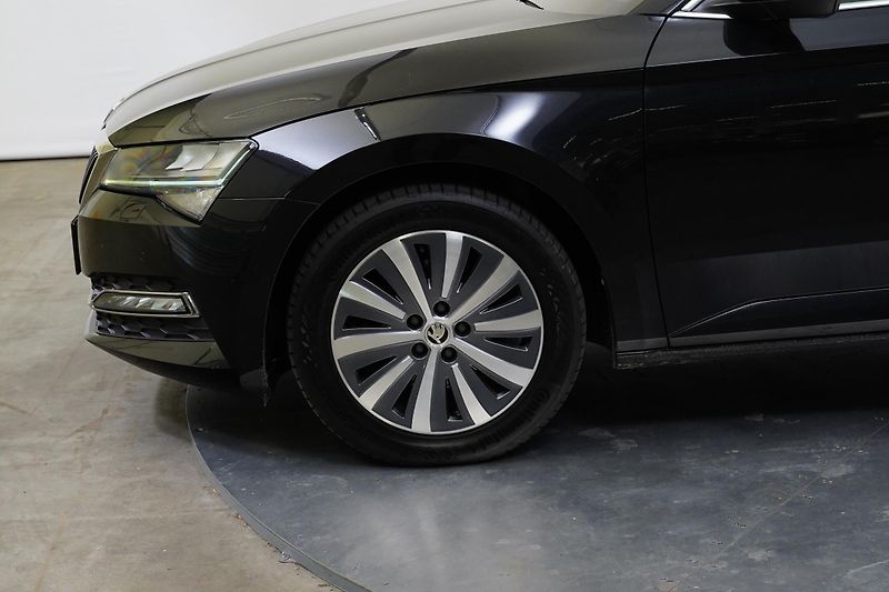 Škoda Superb - fotka 10 z 26