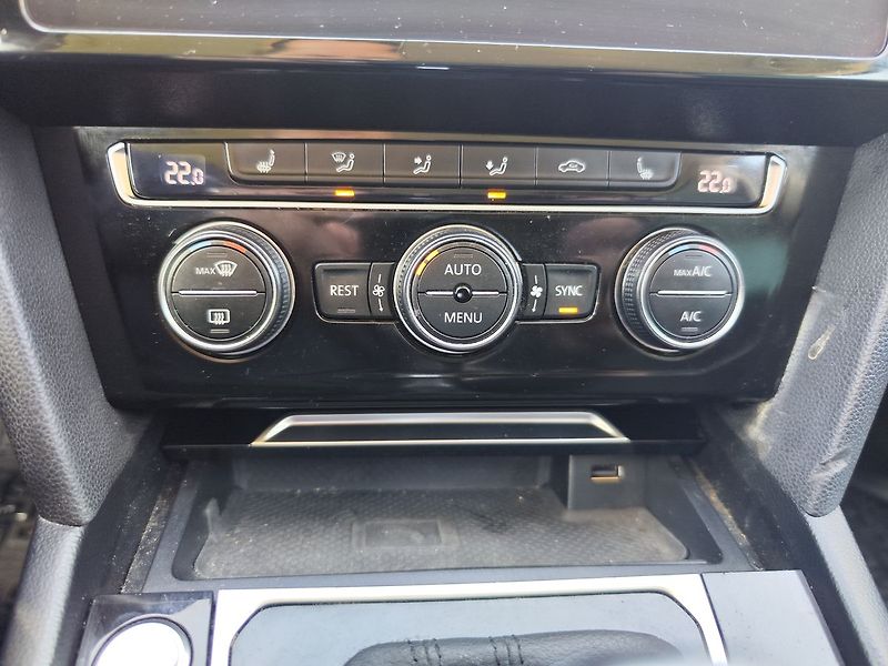Volkswagen Passat 2.0 TDi/110kW Highline DSG ČR - fotka 27 z 37