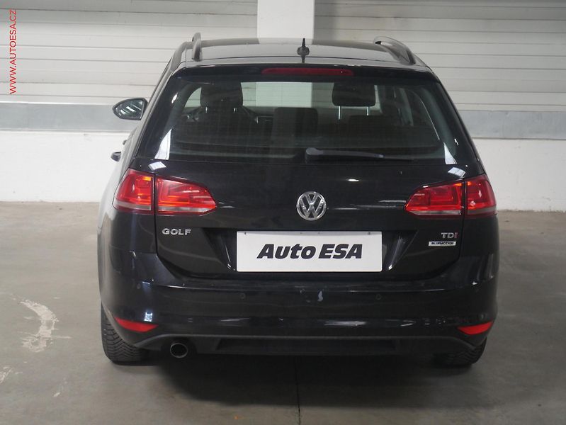 Volkswagen Golf (2015) 1.6TDi, AC, výhřev sed - fotka 5 z 19