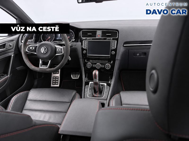 Volkswagen Golf 2,0 TSI GTI Clubsport DSG Pano - fotka 2 z 10
