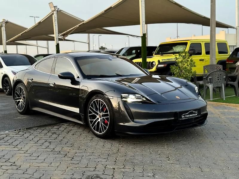 Porsche Taycan (2021) Elektrický sportovní sedan  12 - fotka 1 z 20
