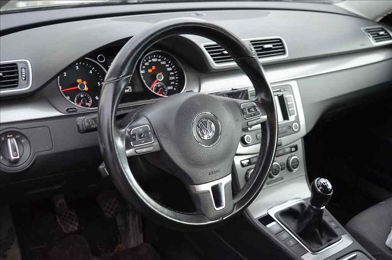 Volkswagen Passat (2012) VARIANT 2,0 TDI - fotka 18 z 26