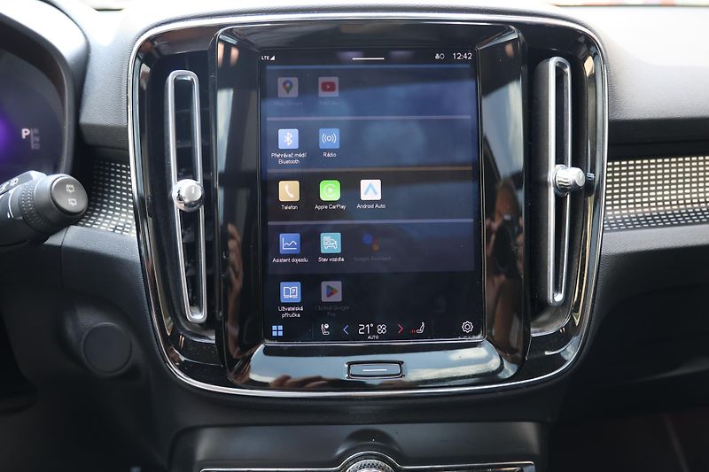 Volvo XC40 (2021) Recharge Pro, Twin motor (AWD) - fotka 14 z 25
