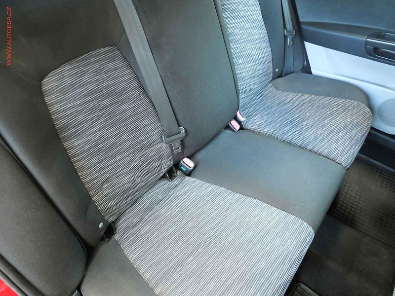 Kia Ceed (2009) 1.4i, ČR, AC - fotka 12 z 19