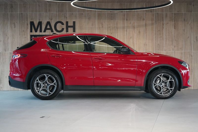 Alfa Romeo Stelvio 2.2 Diesel Q4 154kW (210k) - fotka 6 z 44