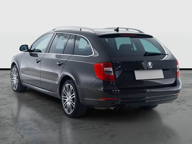 Škoda Superb (2015) Comfort 2.0 TDI, Navi, Xenony - fotka 4 z 21