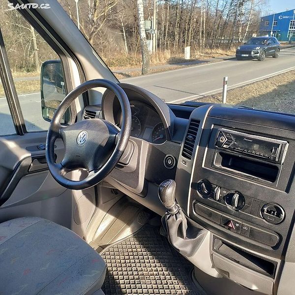 Volkswagen Crafter 7MÍST,KRÁSNÝ,SERVIS,DLOUHÝ3,5M - fotka 9 z 23