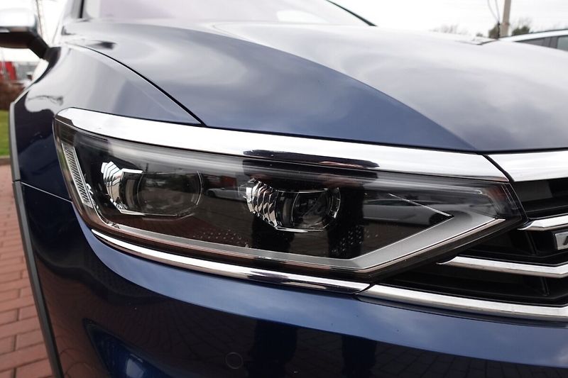 Volkswagen Passat ZLEVNĚNO 2,0TSi 206kW Alltrack - fotka 37 z 37