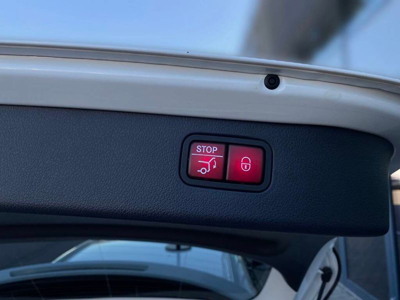 Mercedes-Benz Třídy C (2021) C 220 d 4MATIC kombi - fotka 27 z 28