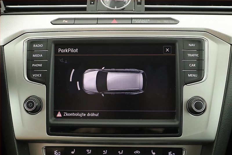 Volkswagen Passat (2015) 2.0 TDI, Navi, Tempomat - fotka 14 z 20