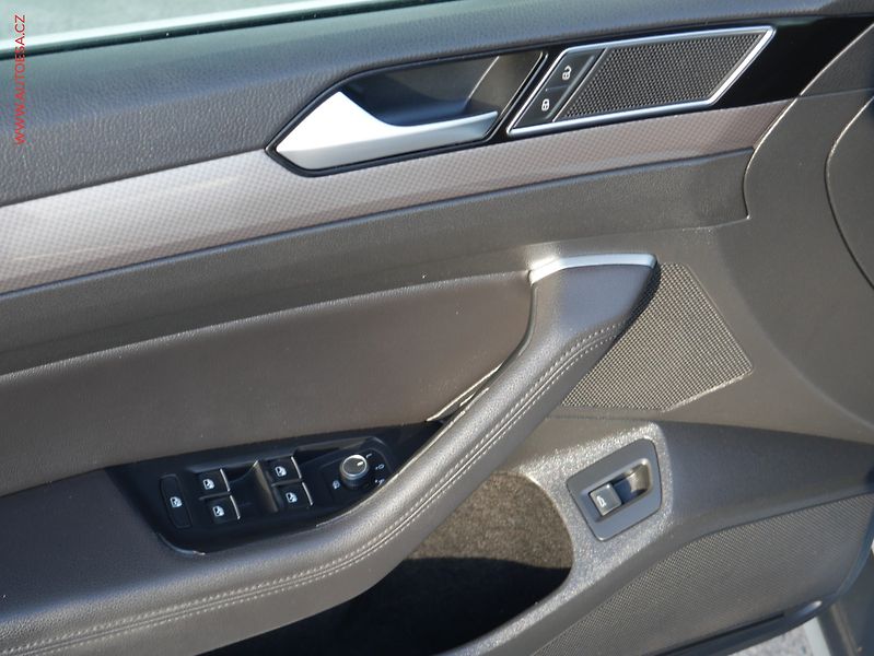 Volkswagen Passat (2016) 2.0 TDi, DSG - fotka 18 z 18