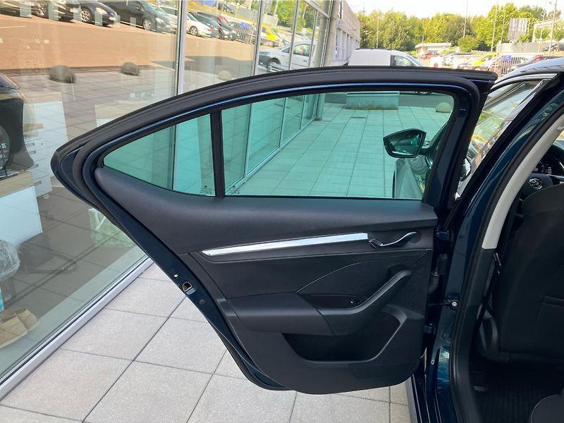 Škoda Octavia 2.0TDi 110kW STYLE PLUS 4x4 DS - fotka 25 z 30