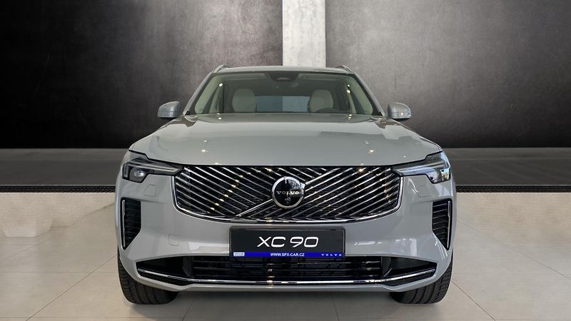 Volvo XC90 (2026) ULTRA BRIGHT, B5 AWD, 184+10 k - fotka 2 z 15