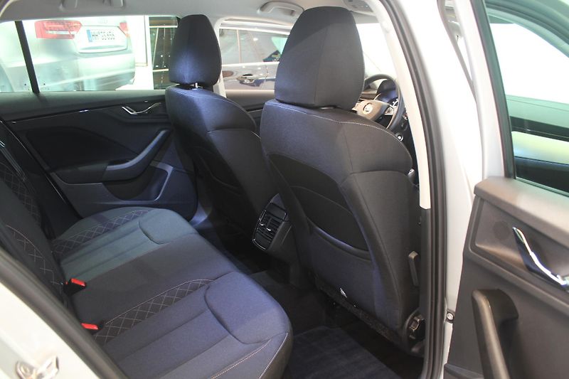 Škoda Scala (2020) 1.0TSI85kW Style+ Matrix - fotka 25 z 37