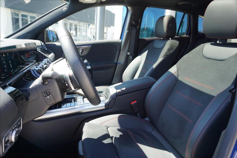 Mercedes-Benz GLA 1,3 250e,Premium Plus,AMG,CZ - fotka 13 z 26