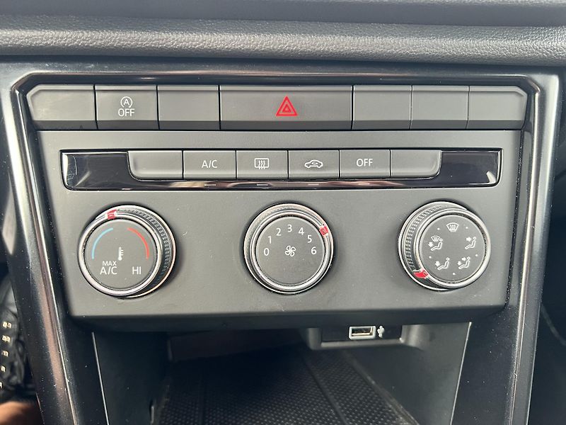 Volkswagen T-Roc 1.0 - fotka 13 z 22