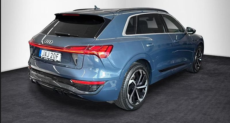 Audi Q8 e-tron 55 Q 360k 4 zóny Pano Matrix - fotka 7 z 22