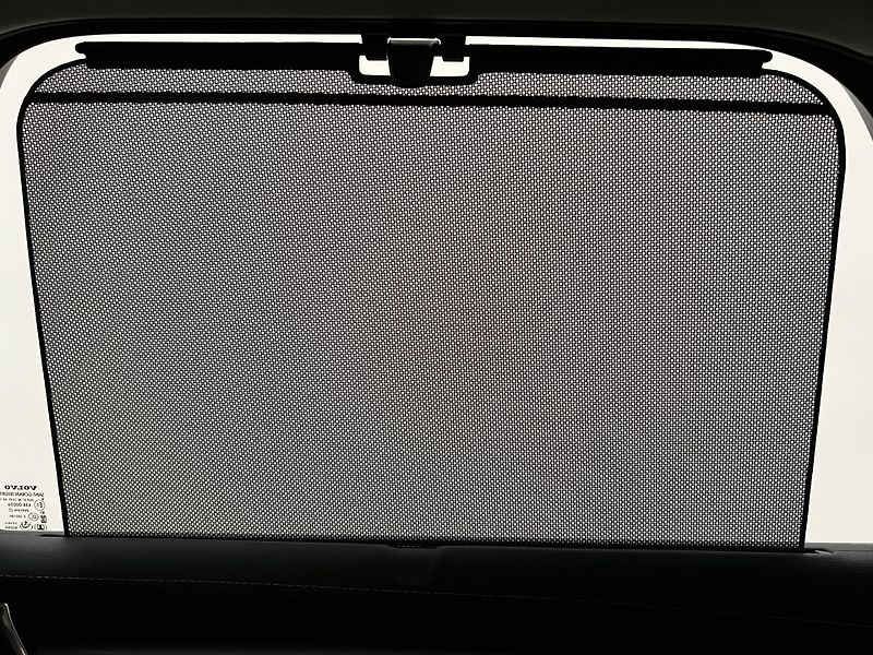 Volvo V90 T6 AWD RECHARGE DARK PLUS - fotka 23 z 46