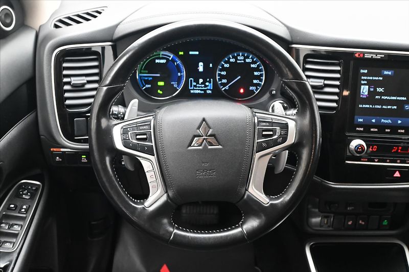 Mitsubishi Outlander 2,4 PHEV Intense+ 4WD Záruka a - fotka 18 z 32