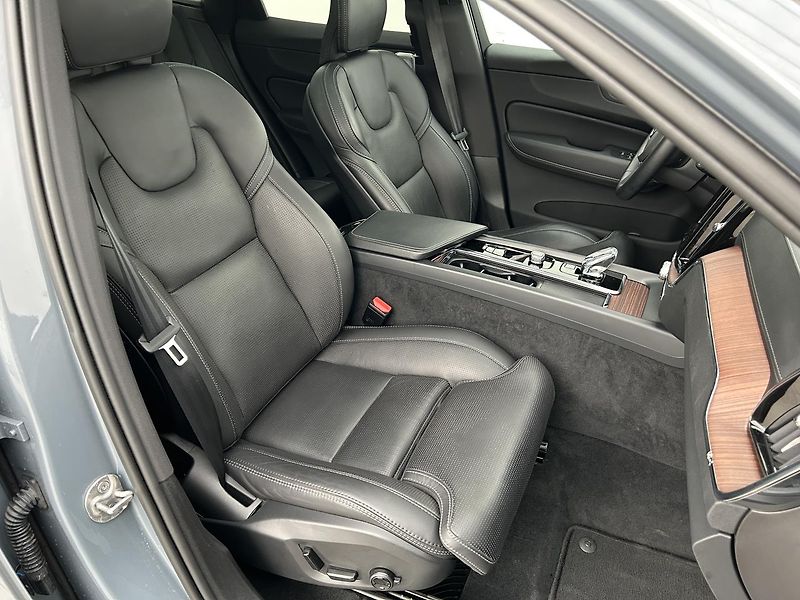 Volvo XC60 2.0 B4 4x4 ULTIMATE - fotka 13 z 33