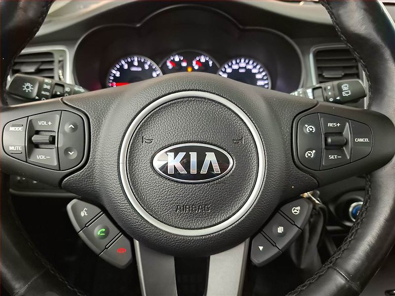 Kia Carens (2017) 1.6 GDI, Serv.kniha, Navi - fotka 16 z 19