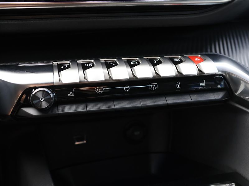 Peugeot 3008 1,2 96kW Active Pack DPH CZ - fotka 22 z 30