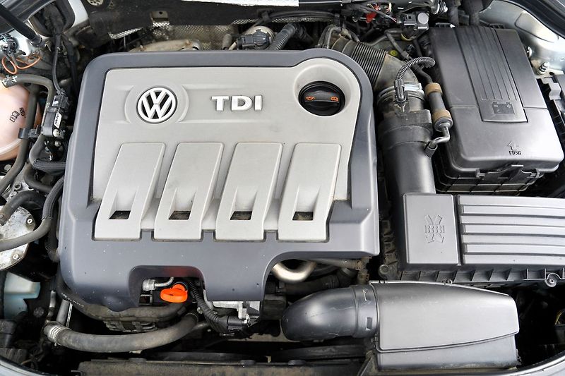 Volkswagen Passat 2.0 TDI 4Motion DSG/16Al./170P - fotka 10 z 38
