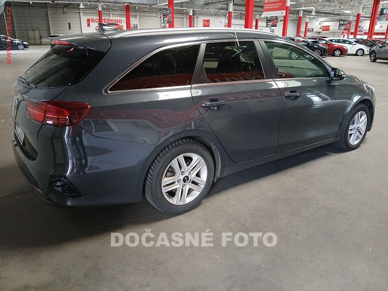 Kia Ceed (2018) 1.6 CRDi, ČR, Navi, kamera - fotka 2 z 3