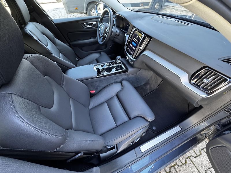 Volvo V60 T8 AWD 360 VYH. ČELNÍ + kola - fotka 13 z 42