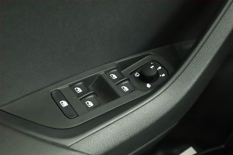 Škoda Karoq (2025) 1.5 TSI, Sportline, Navigace - fotka 10 z 17