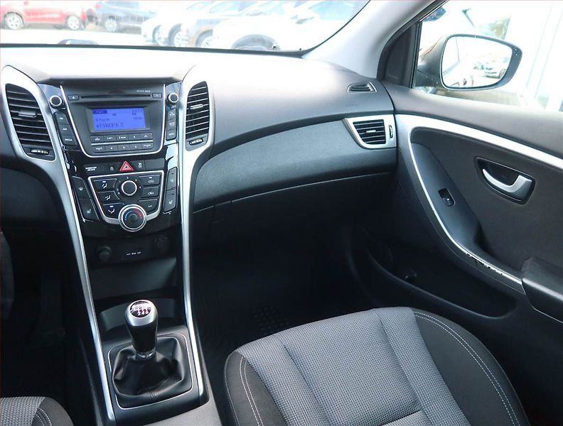 Hyundai i30 (2014) 1.6 GDI, Serv.kniha, Tempomat - fotka 8 z 14