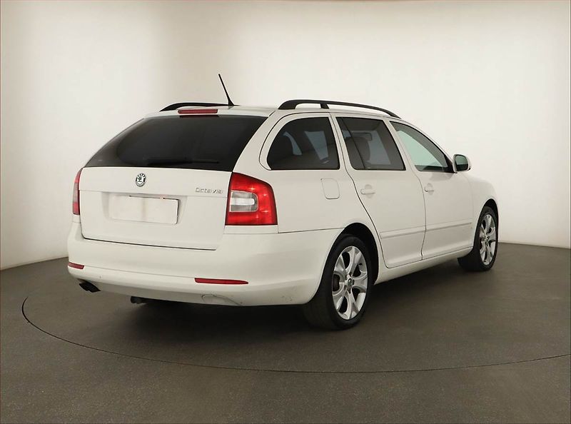 Škoda Octavia (2011) 2.0 TDI, nová STK, Tažné - fotka 5 z 12