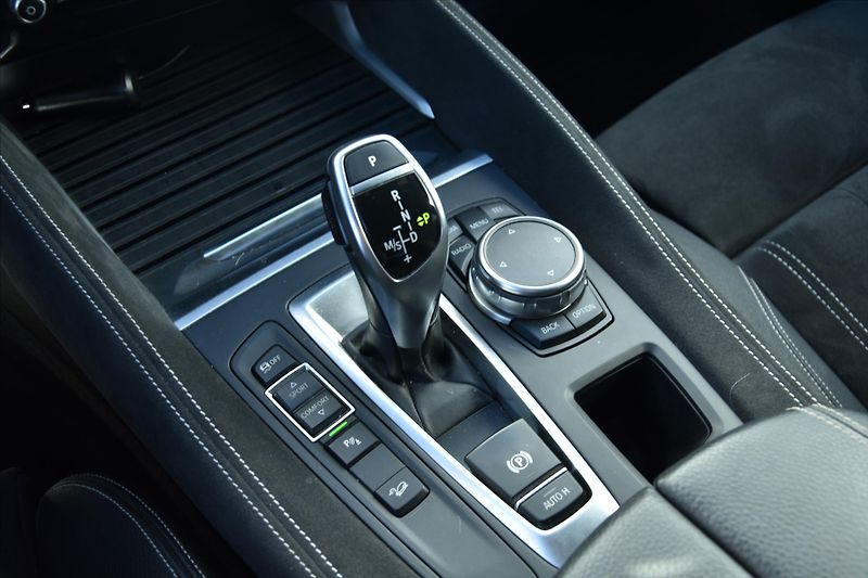 BMW X6 xDrive 30d 190kW M-PAKET ČR - fotka 17 z 28