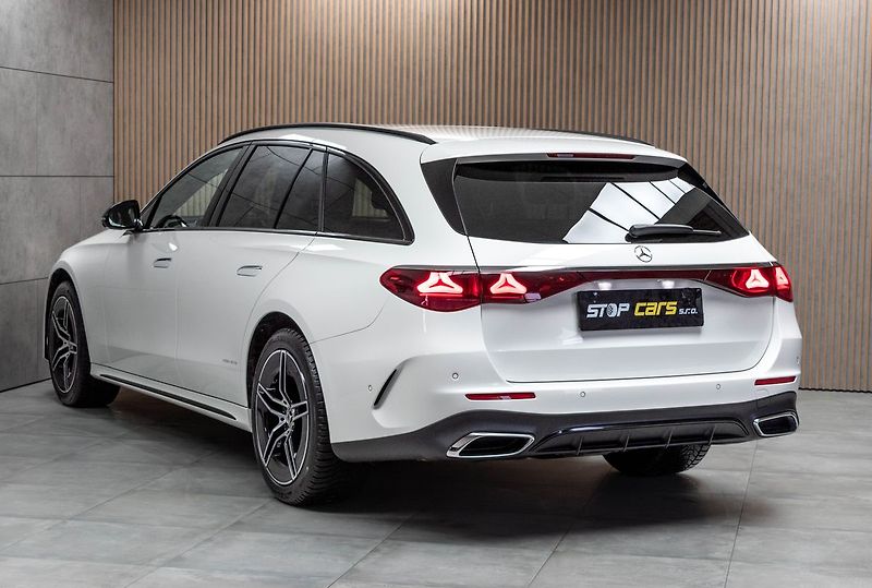 Mercedes-Benz Třídy E E 220d AMG*TAŽNÉ*ZÁRUKA*ČR 1.M - fotka 4 z 42