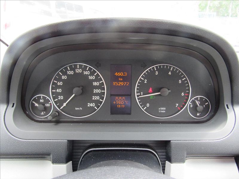 Mercedes-Benz Třídy A 1,5 A150 Elegance 70KW - fotka 13 z 26