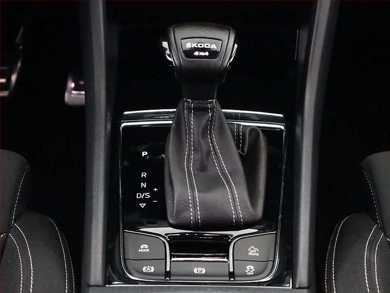 Škoda Karoq (2022) Sportline 2.0 TDI - fotka 11 z 20