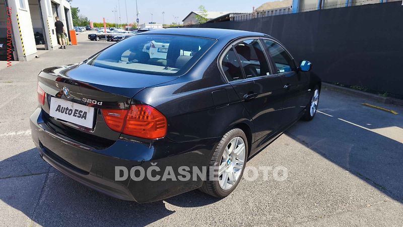 BMW Řada 3 (2009) 2.0d xD, ČR, servis.kniha - fotka 2 z 3