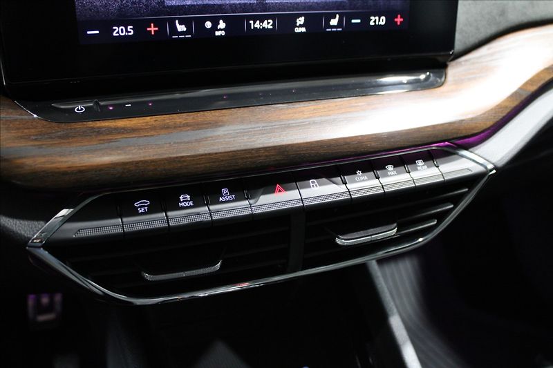 Škoda Octavia 2,0 TDI Scout 4x4 DSG 1.majite - fotka 31 z 40