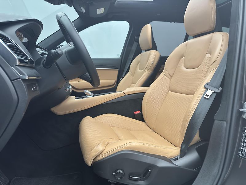 Volvo XC90 T8 AWD RECHARGE ULTIMATE 1.maj - fotka 4 z 57