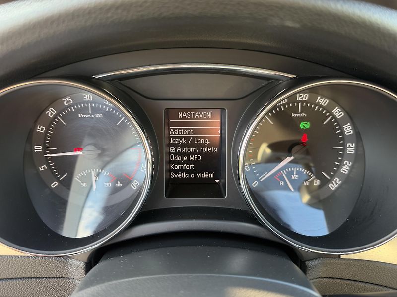 Škoda Superb (2014) 2,0TDI 125kW DSG ELEGANCE - fotka 60 z 81
